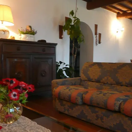 Cozy Cottage In Amelia With Pool