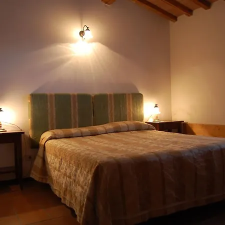 Cozy Cottage In Amelia With Pool Vakantiehuis